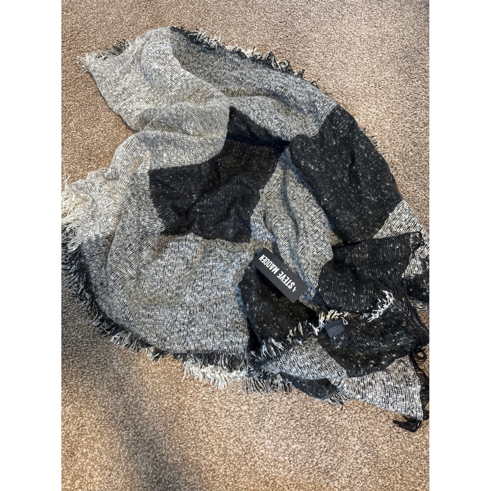 Steve Madden Blanket Scarf Womens OS Black Grey White NWT Color Block Frayed
